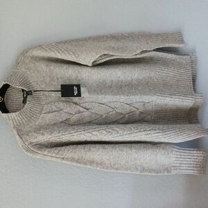 NWT - Simply Vera - Vera Wang Sweater Size Small